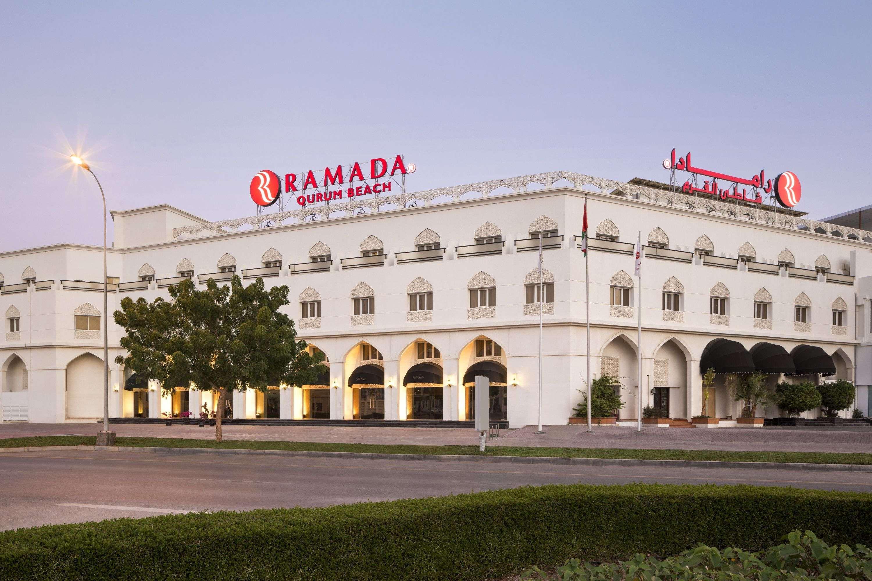 Ramada Qurum Beach Hotel Maskat Exterior foto